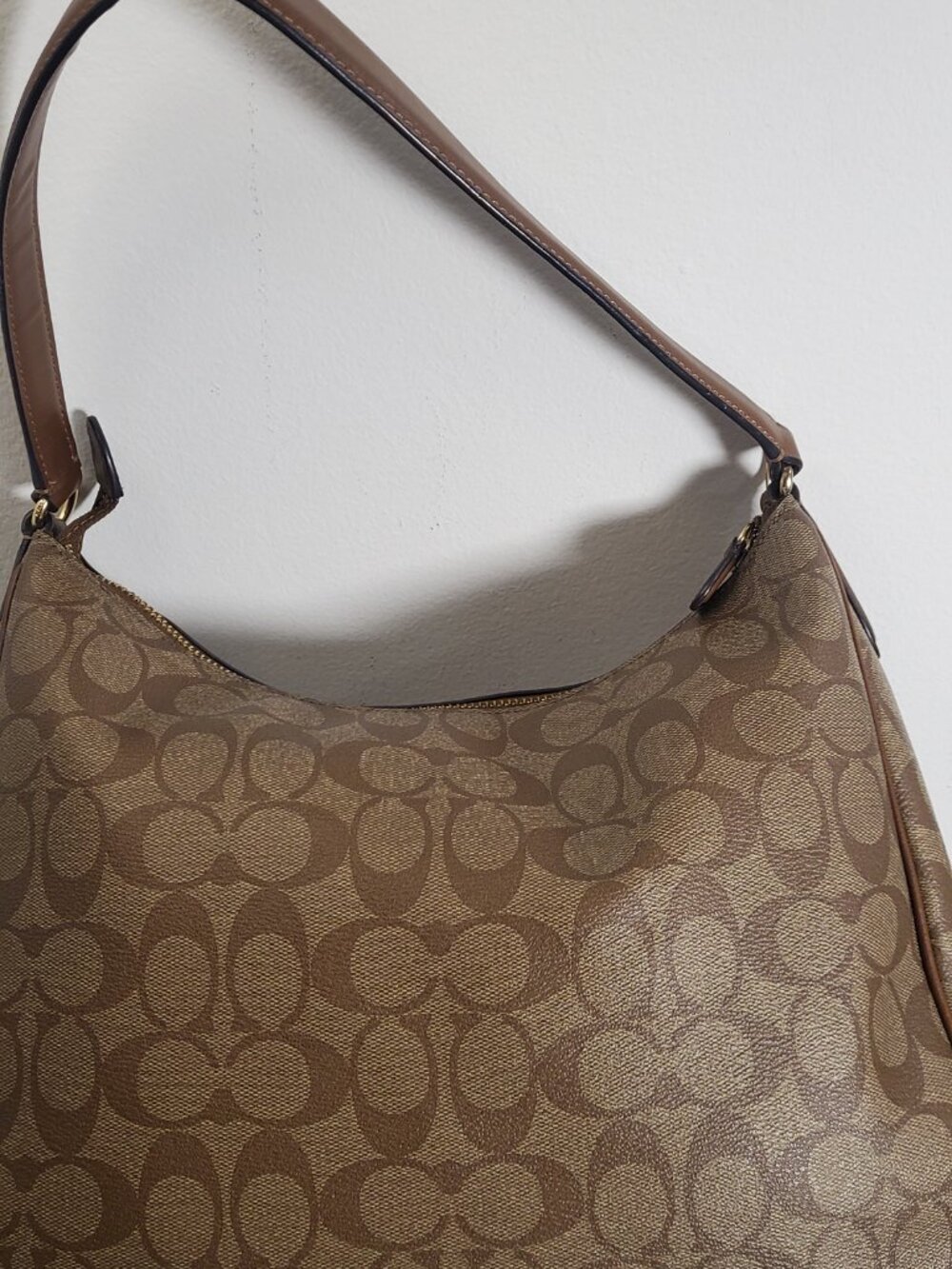 27. Coach Brown Signature Logo Zip Top Shoulder Bag Gold Hardware Inner Pockets - Picture 3 of 8